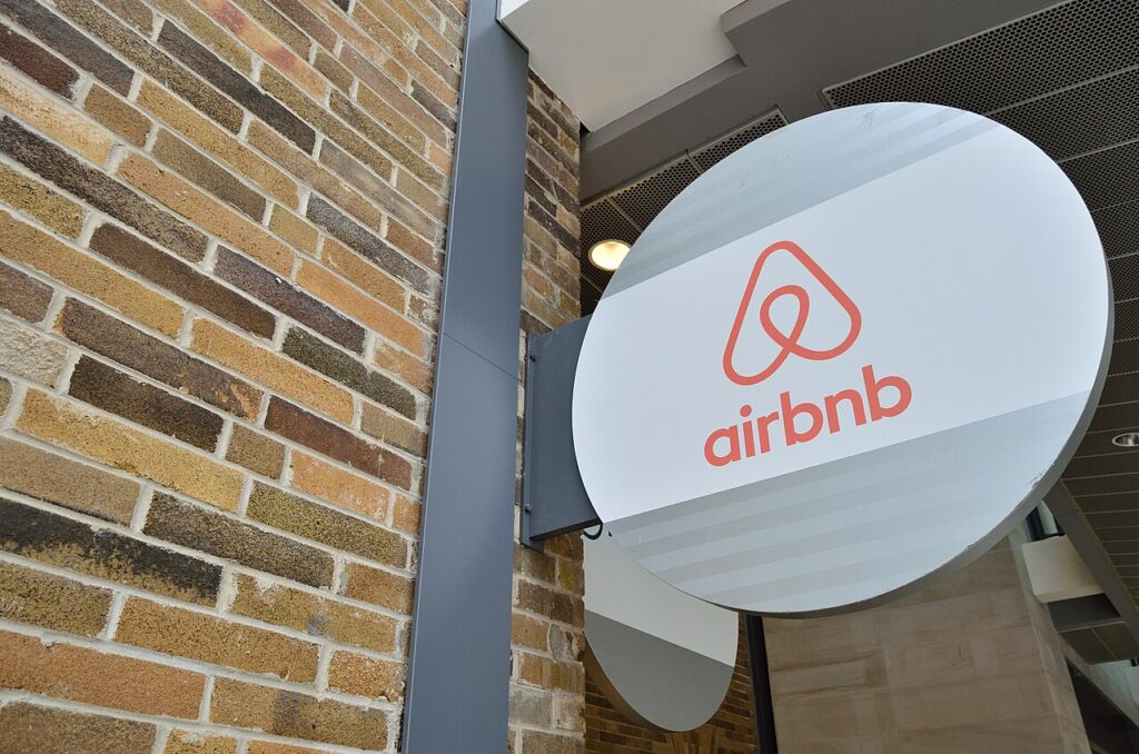 Airbnb logo in Toronto, Canada