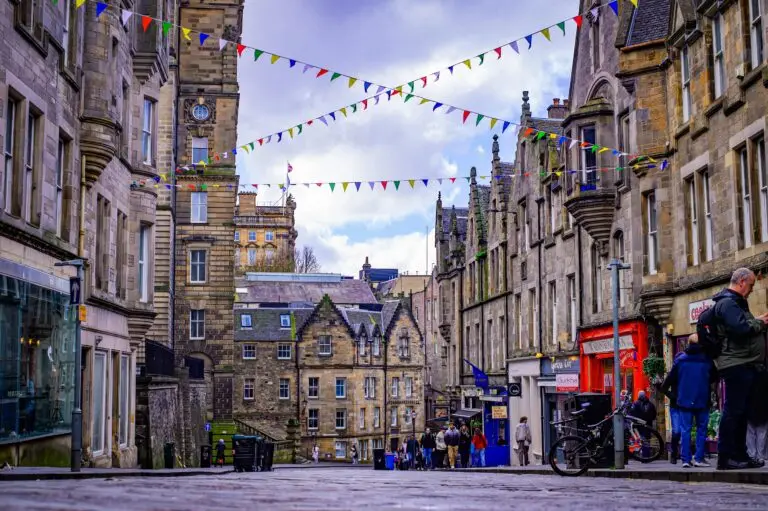 solo travel Edinburgh