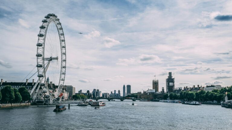 London Eye.