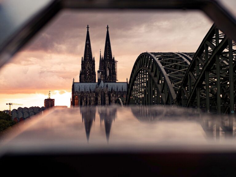 cologne for solo travelers