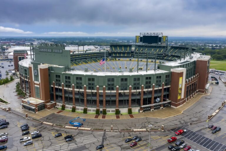 solo travel green bay