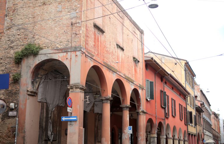 solo travel bologna
