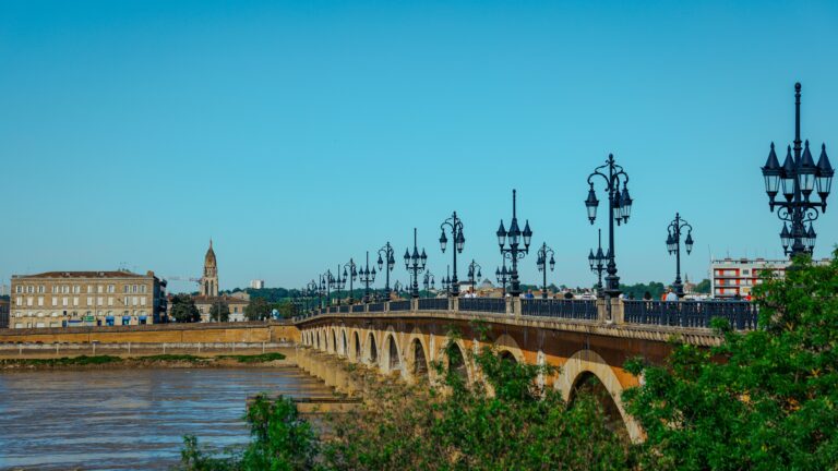 solo travel bordeaux