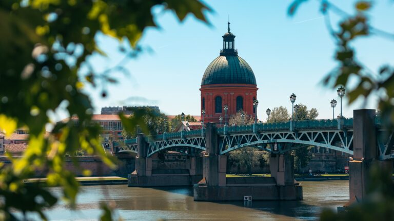 solo travel toulouse